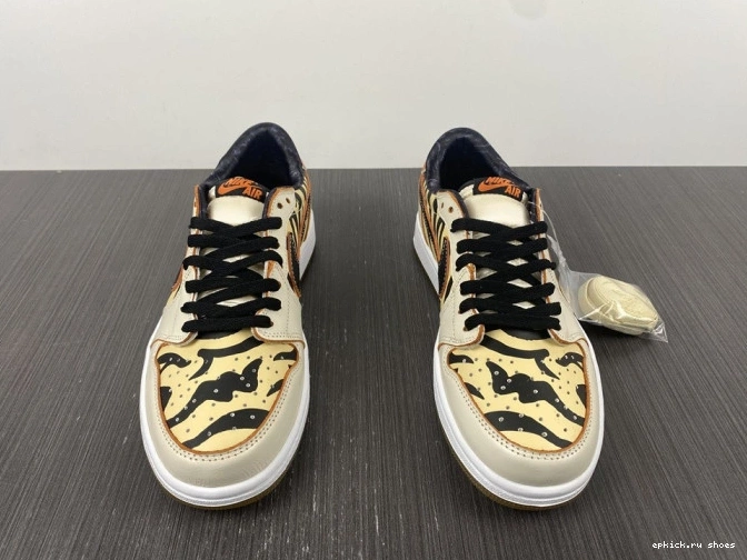 Rep 1 Tiger of OG Year Jordan Low the Air DH6932-100 0714